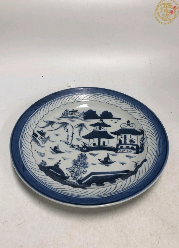 古玩陶瓷清中晚·青花山水樓閣紋盤真品鑒賞圖