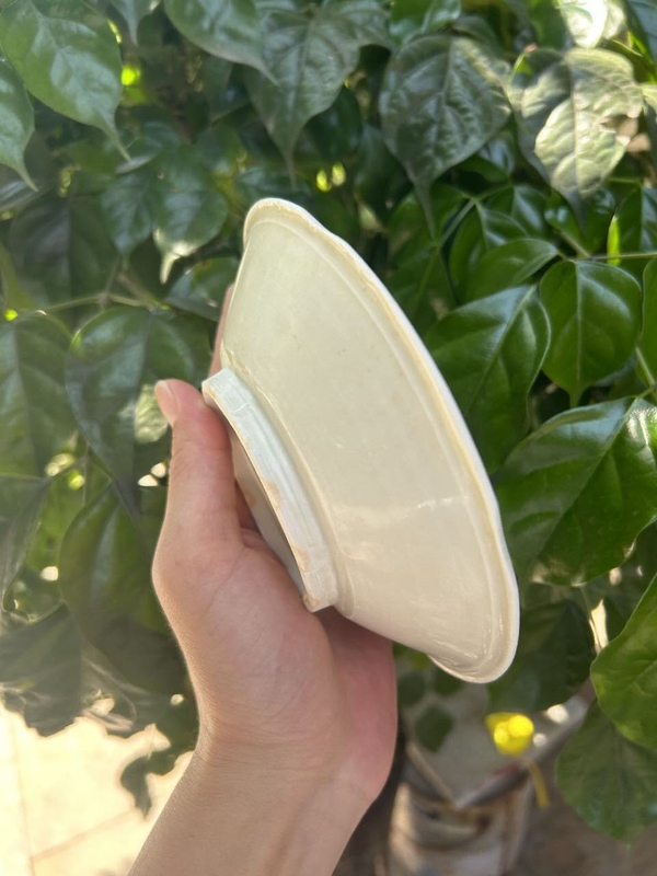 古玩陶瓷館藏級精品五代十國宣州白釉葵口盤拍賣，當前價格5980元