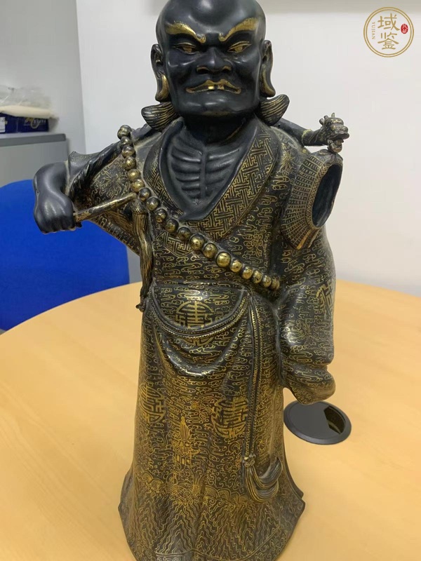 古玩陶瓷黑地描金花卉紋羅漢像真品鑒賞圖