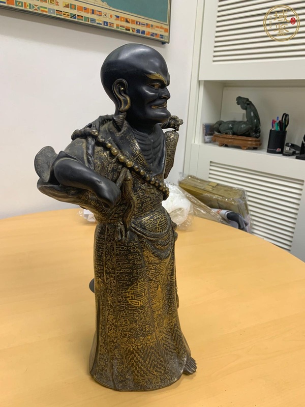 古玩陶瓷黑地描金花卉紋羅漢像真品鑒賞圖
