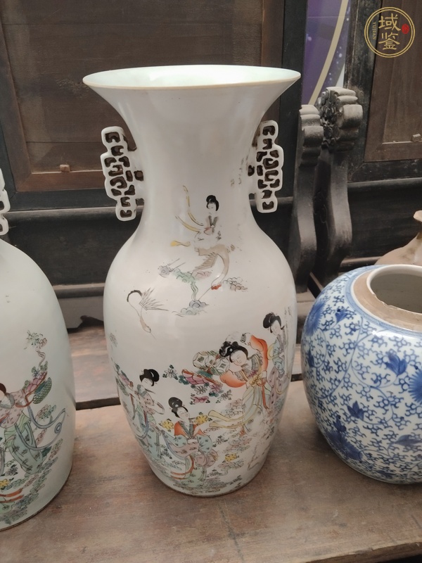 古玩陶瓷粉彩人物詩(shī)文雙耳瓶真品鑒賞圖
