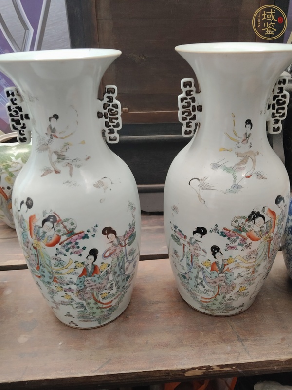 古玩陶瓷粉彩人物詩(shī)文雙耳瓶真品鑒賞圖
