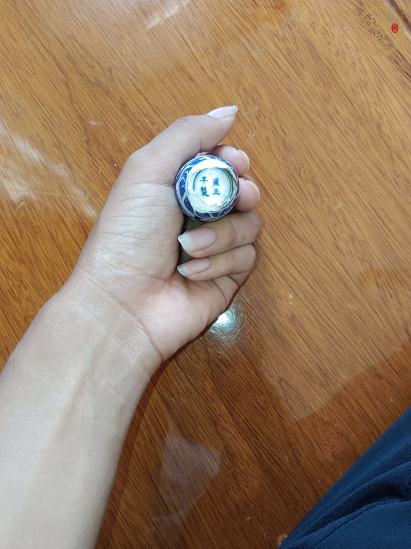 古玩陶瓷青花龍紋鼻煙壺真品鑒賞圖