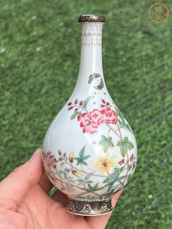 古玩陶瓷民國(guó) 仿琺瑯彩花卉紋瓶真品鑒賞圖