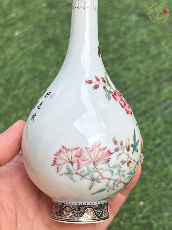 古玩陶瓷民國(guó) 仿琺瑯彩花卉紋瓶真品鑒賞圖