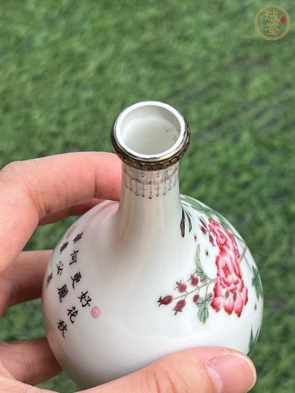 古玩陶瓷民國(guó) 仿琺瑯彩花卉紋瓶真品鑒賞圖