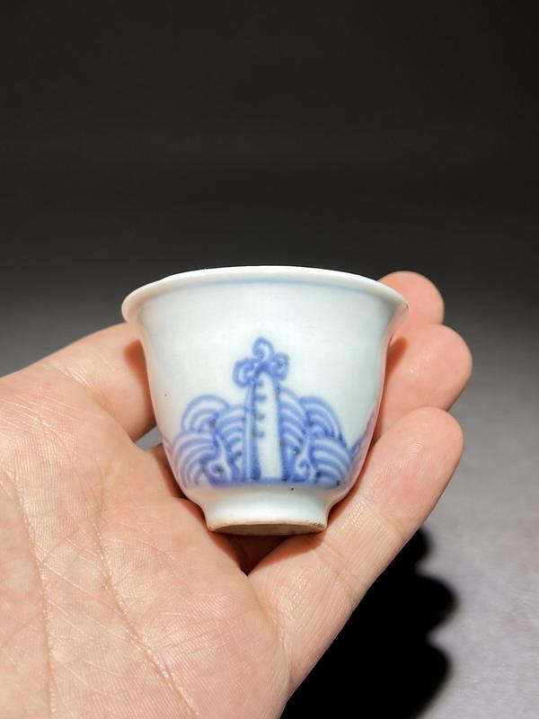 古玩轉(zhuǎn)賣明末清初.青花壽山福海圖茶杯拍賣，當(dāng)前價格999元