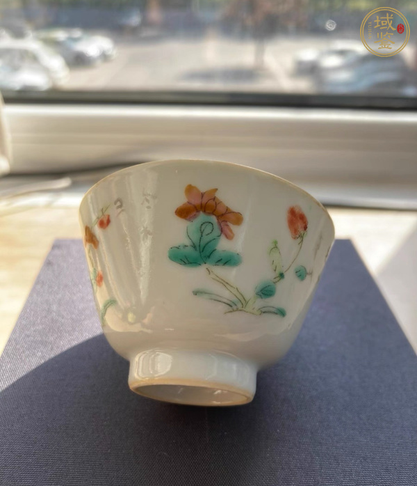 古玩花卉紋粉彩杯真品鑒賞圖