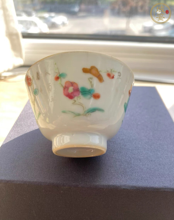 古玩陶瓷花卉紋粉彩杯真品鑒賞圖