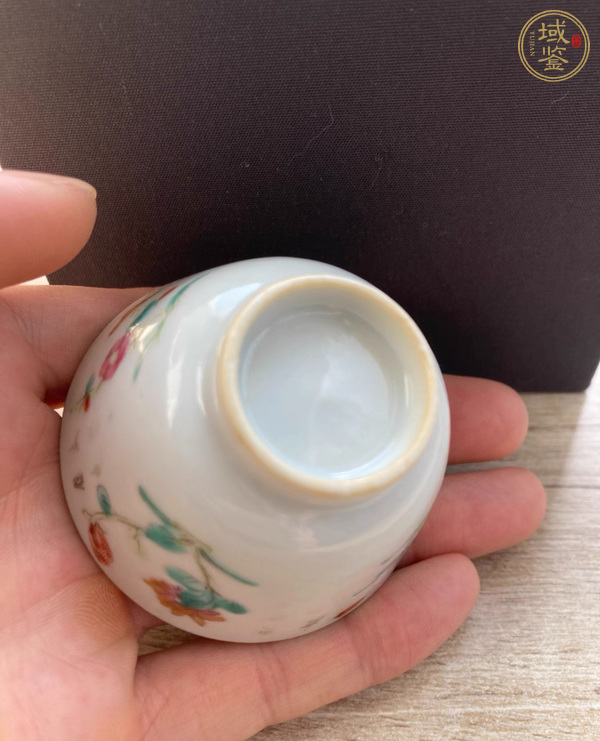 古玩陶瓷花卉紋粉彩杯真品鑒賞圖