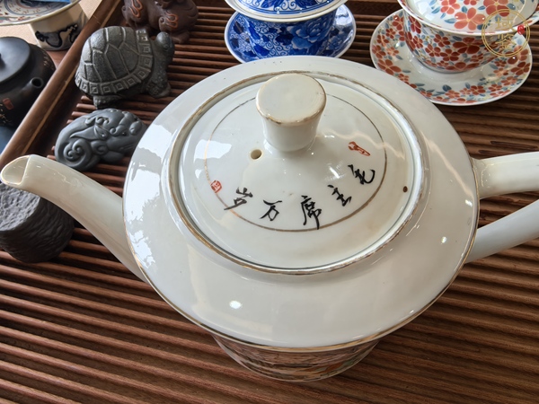 古玩陶瓷彩繪茶壺真品鑒賞圖