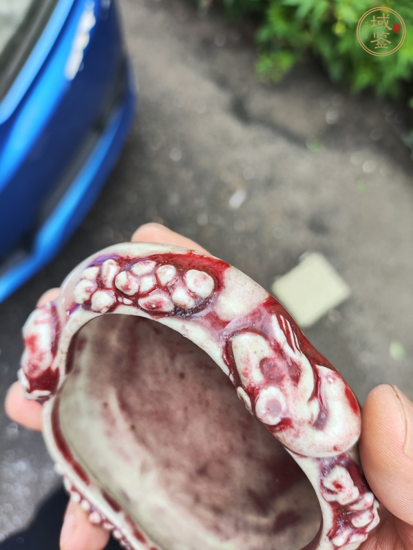古玩陶瓷清中期紅釉堆塑松鼠葡萄文房筆洗真品鑒賞圖
