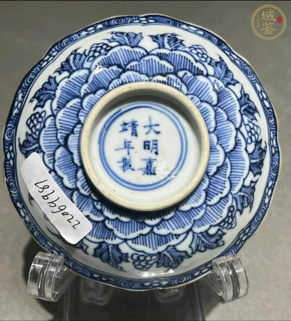 古玩陶瓷花卉紋青花盤真品鑒賞圖