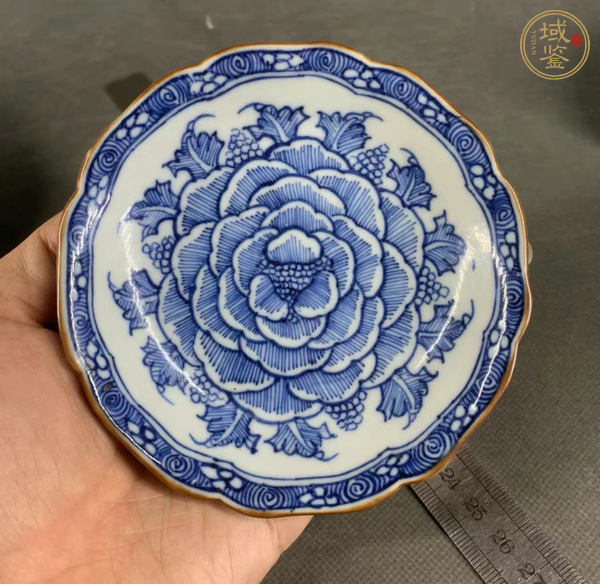 古玩陶瓷花卉紋青花盤真品鑒賞圖