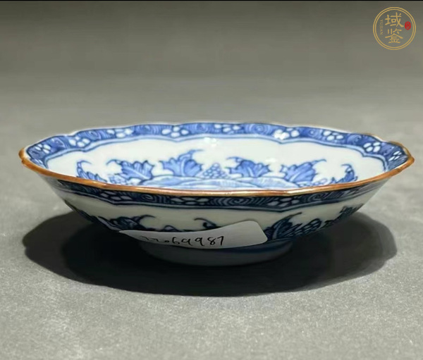 古玩陶瓷花卉紋青花盤真品鑒賞圖