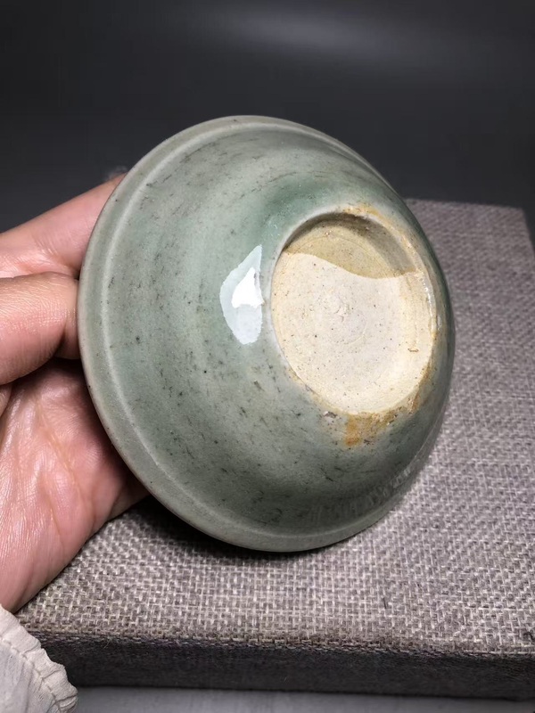 古玩陶瓷（文房精品）龍泉青釉臥足洗（釉面如玉不錯(cuò)收藏價(jià)值）拍賣(mài)，當(dāng)前價(jià)格0元