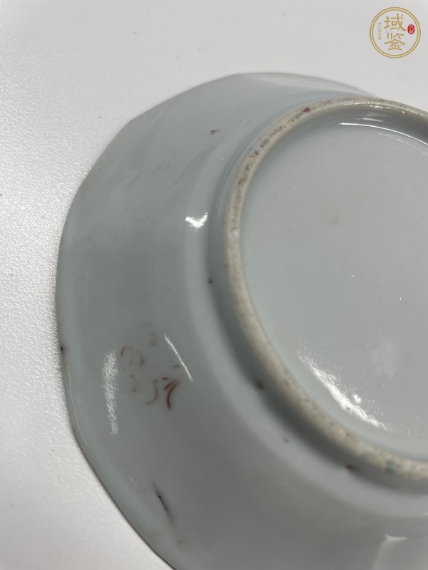 古玩陶瓷花卉紋粉彩盤真品鑒賞圖