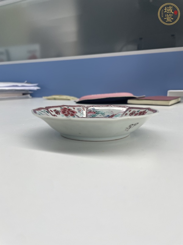 古玩陶瓷花卉紋粉彩盤真品鑒賞圖