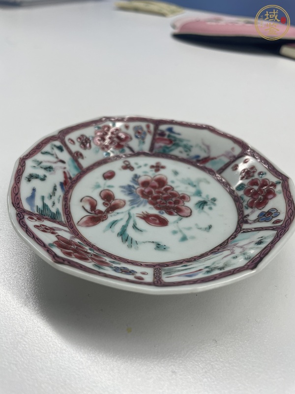 古玩陶瓷花卉紋粉彩盤真品鑒賞圖