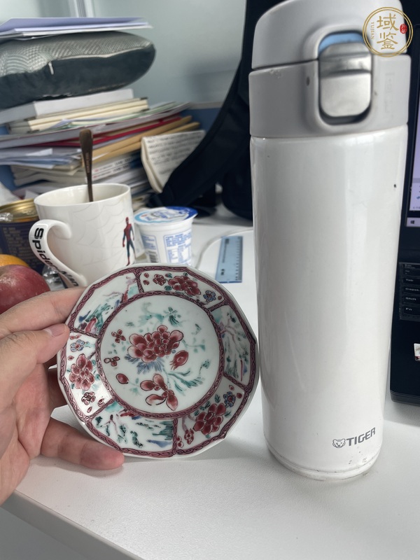 古玩陶瓷花卉紋粉彩盤真品鑒賞圖