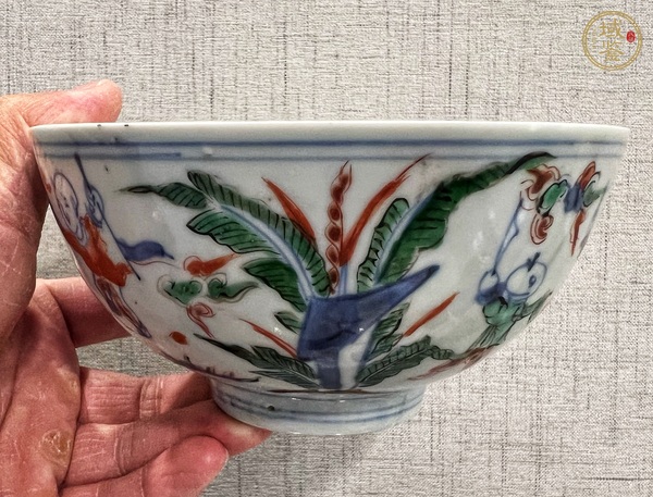 古玩陶瓷青花五彩童子?jì)霊蚣y碗真品鑒賞圖