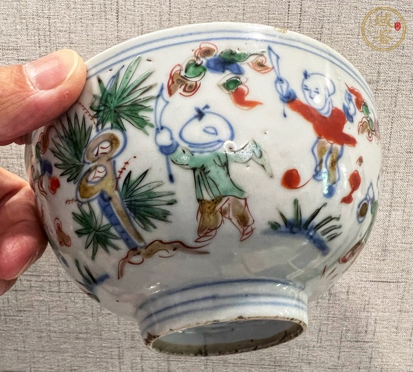 古玩陶瓷青花五彩童子?jì)霊蚣y碗真品鑒賞圖