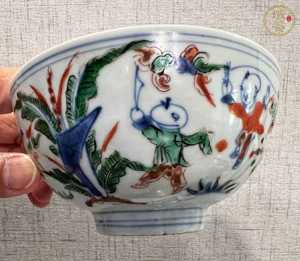 古玩陶瓷青花五彩童子?jì)霊蚣y碗真品鑒賞圖
