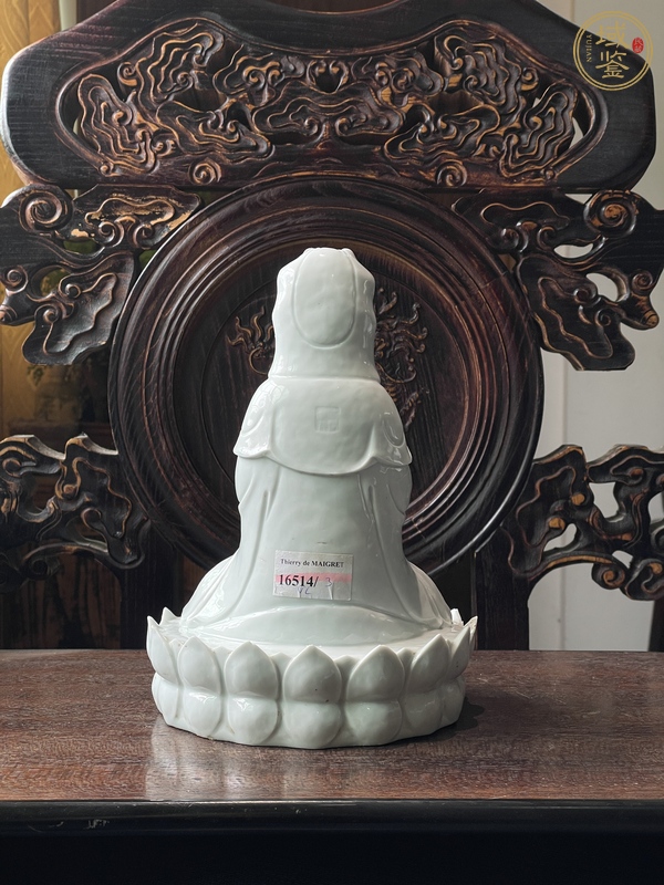 古玩陶瓷清代早期德化窯白釉坐蓮觀音塑像真品鑒賞圖