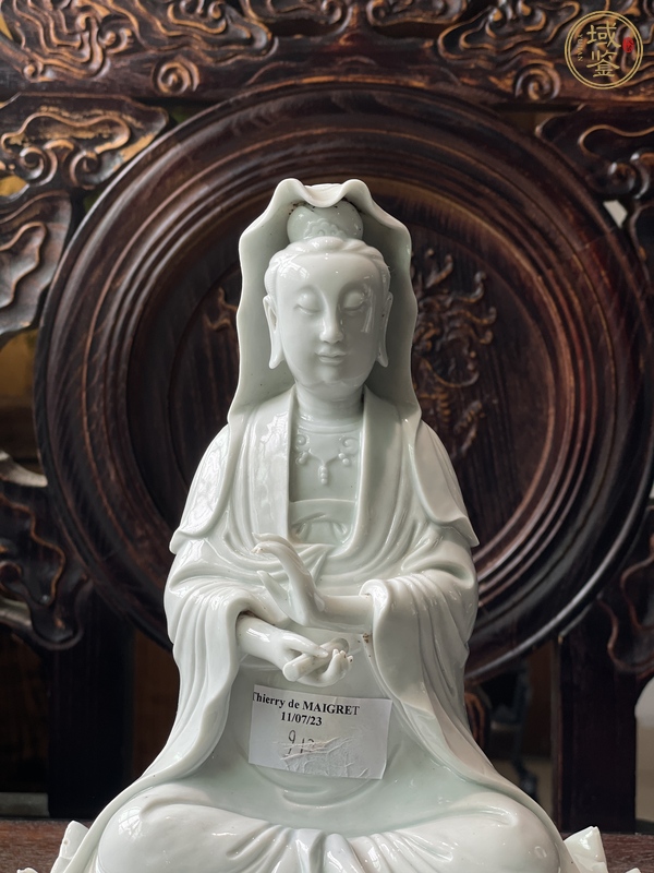 古玩陶瓷清代早期德化窯白釉坐蓮觀音塑像真品鑒賞圖