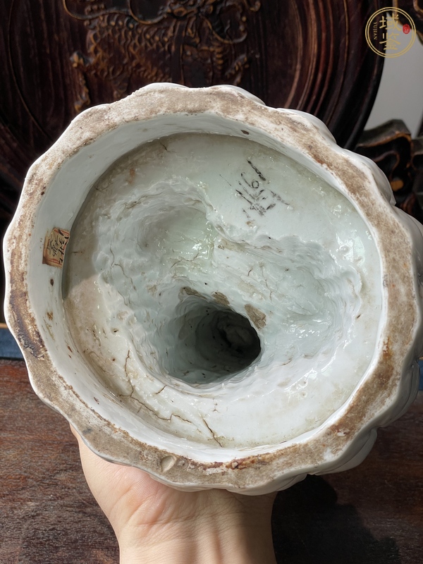 古玩陶瓷清代早期德化窯白釉坐蓮觀音塑像真品鑒賞圖