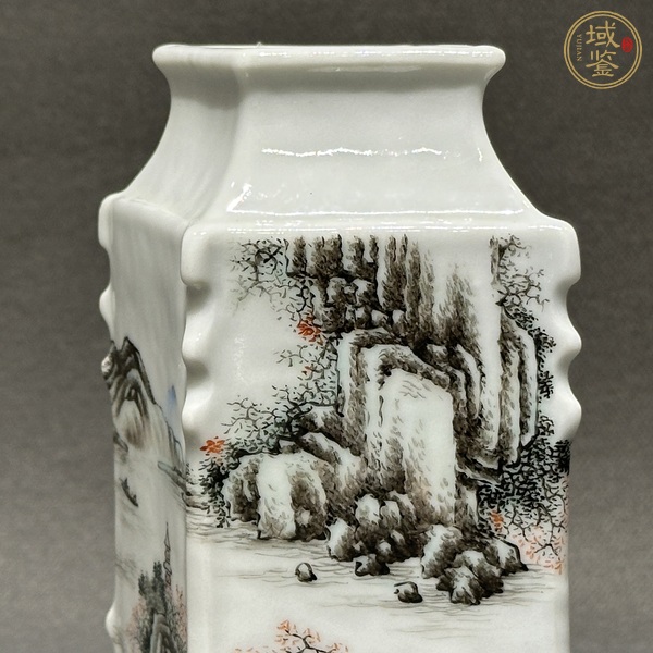 古玩陶瓷山水紋菱型瓶真品鑒賞圖