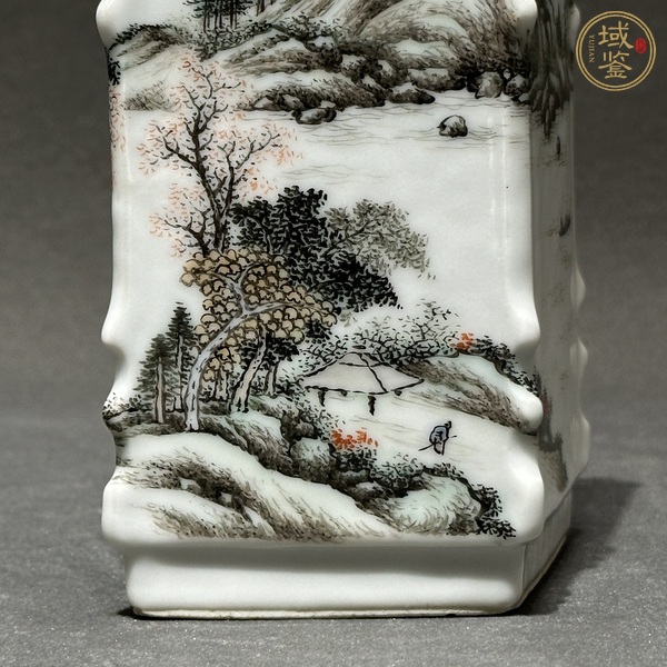 古玩陶瓷山水紋菱型瓶真品鑒賞圖