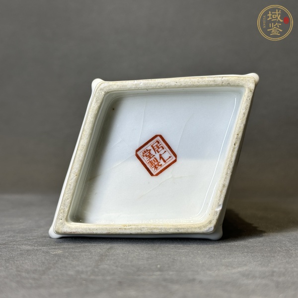 古玩陶瓷山水紋菱型瓶真品鑒賞圖