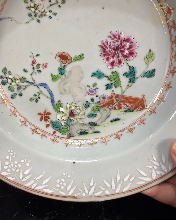 古玩陶瓷牡丹紋粉彩盤真品鑒賞圖