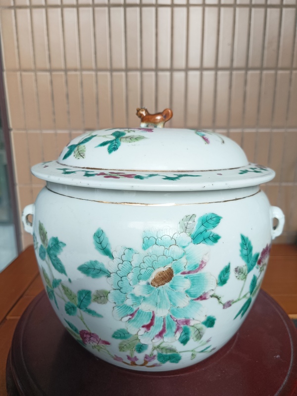 古玩轉(zhuǎn)賣粉彩花卉紋四系粥罐拍賣,當(dāng)前價(jià)格0元