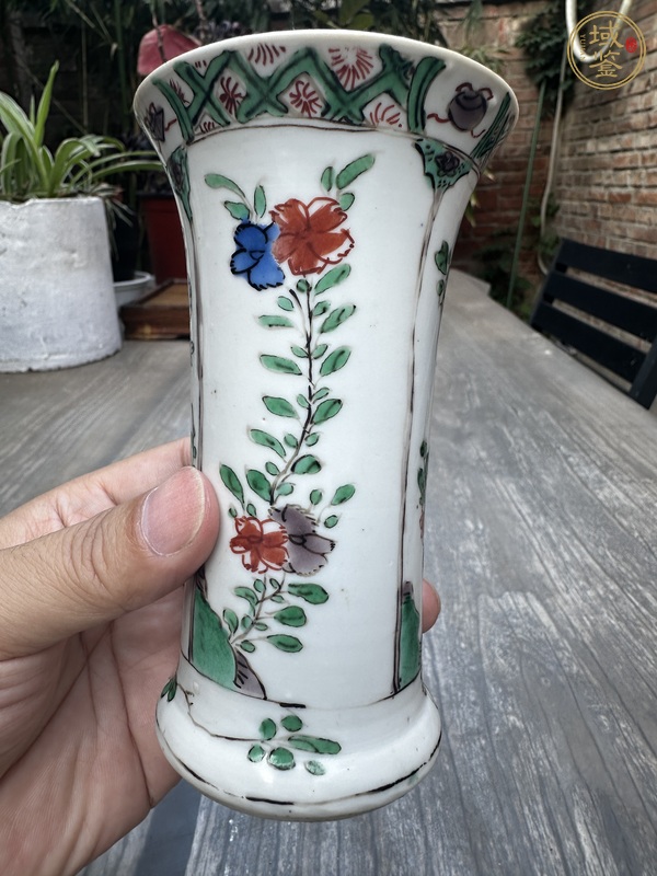 古玩陶瓷五彩花卉紋花觚真品鑒賞圖