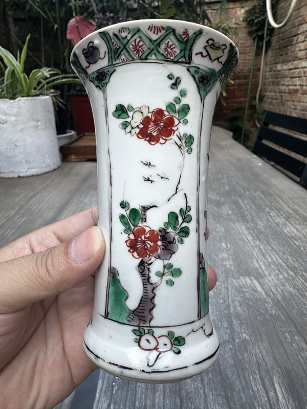 古玩陶瓷康熙五彩花卉紋花觚拍賣，當(dāng)前價(jià)格5777元