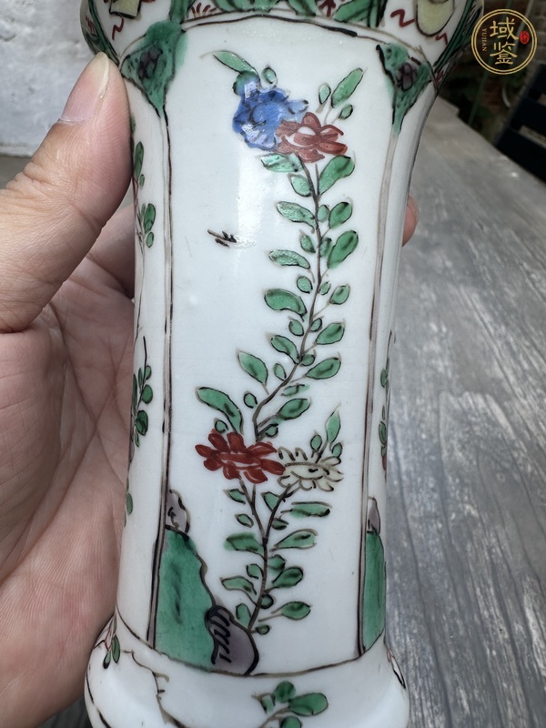 古玩陶瓷五彩花卉紋花觚真品鑒賞圖