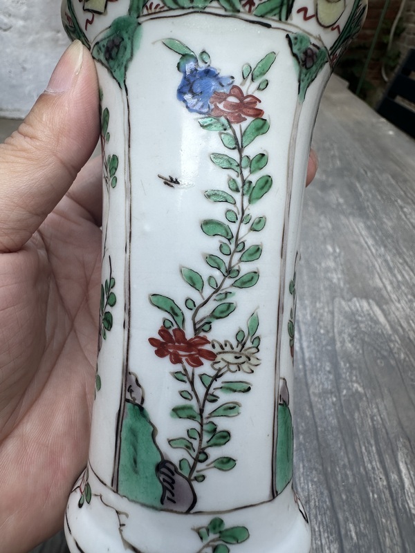 古玩陶瓷康熙五彩花卉紋花觚拍賣，當(dāng)前價(jià)格5777元