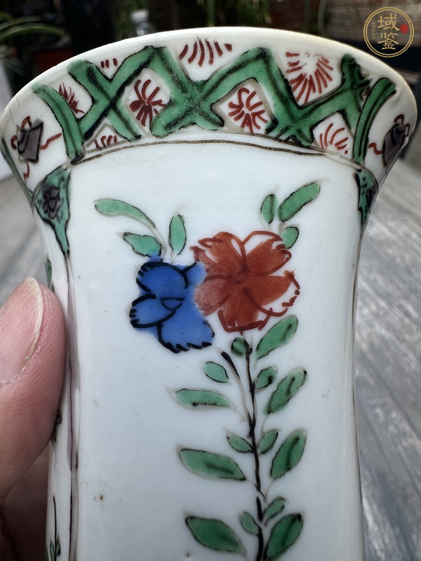 古玩陶瓷五彩花卉紋花觚真品鑒賞圖