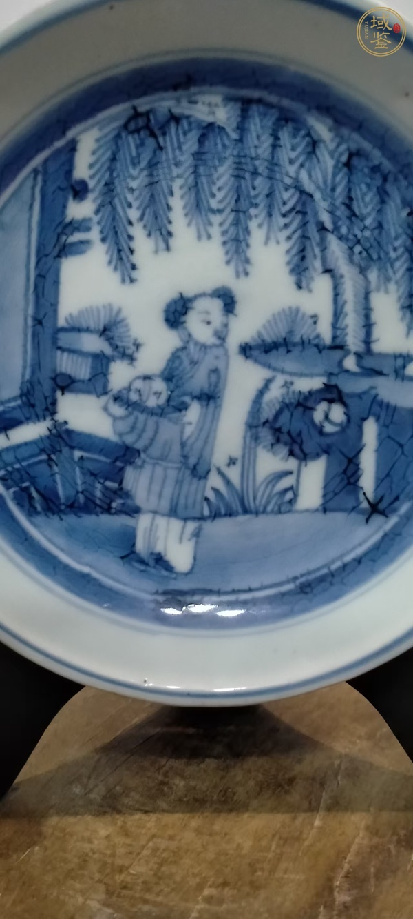 古玩陶瓷清中期青花人物盤真品鑒賞圖
