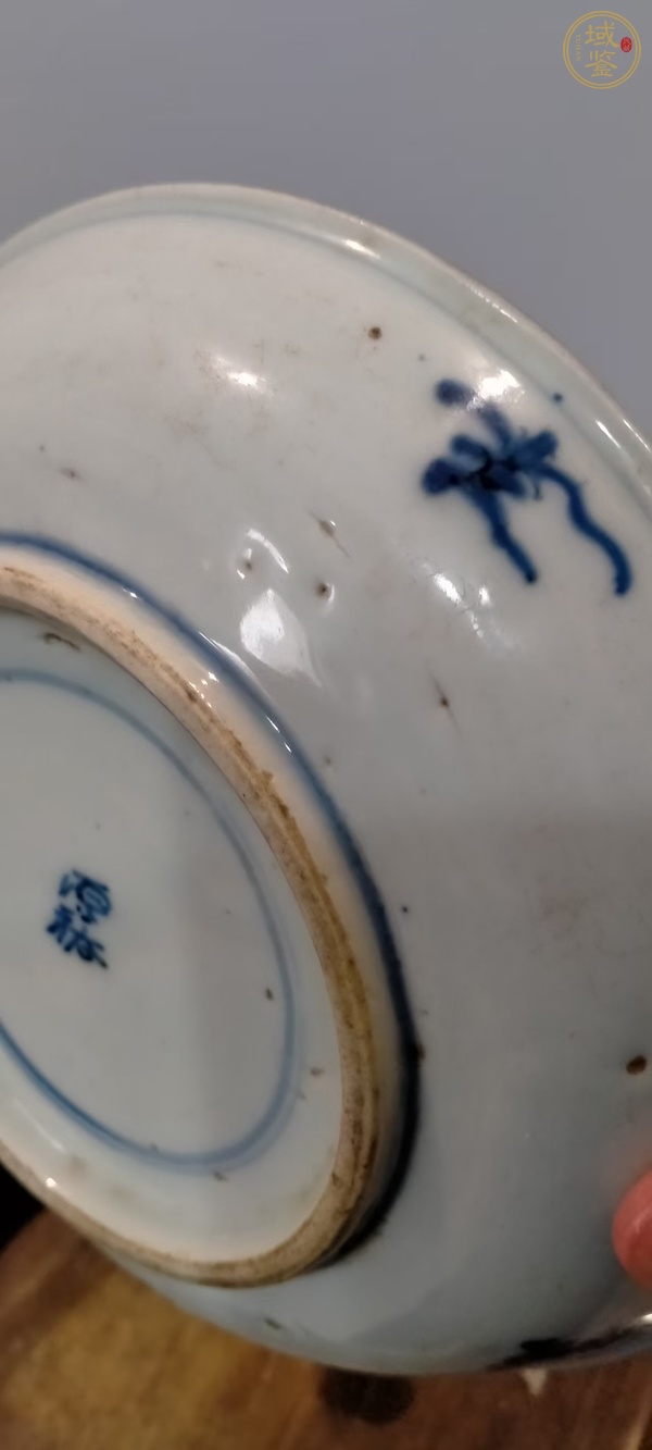 古玩陶瓷清中期青花人物盤真品鑒賞圖