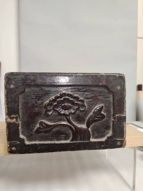 古玩轉(zhuǎn)賣（朋友的）晚清民國(guó)木雕花板（是盒子）拍賣，當(dāng)前價(jià)格0元