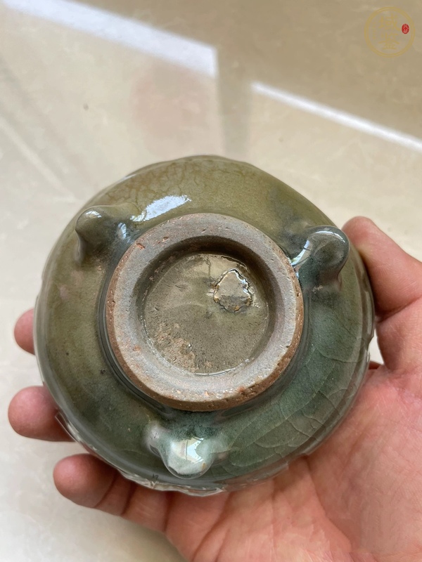 古玩陶瓷龍泉窯八卦紋三足爐殘片真品鑒賞圖