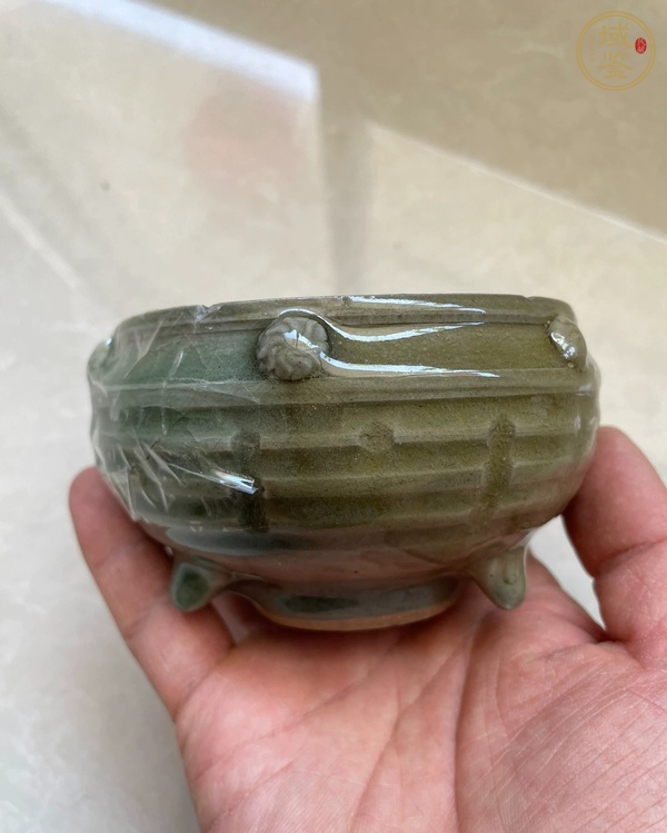 古玩陶瓷龍泉窯八卦紋三足爐殘片真品鑒賞圖