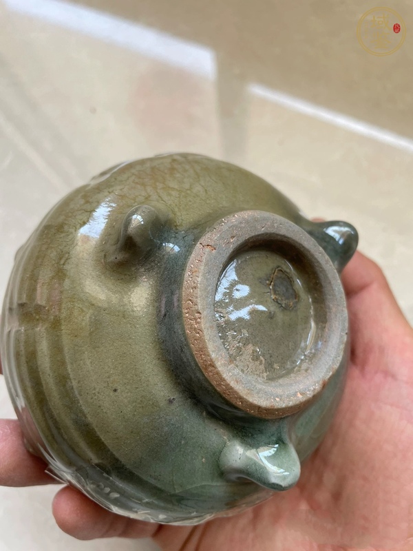 古玩龍泉窯八卦紋三足爐殘片真品鑒賞圖