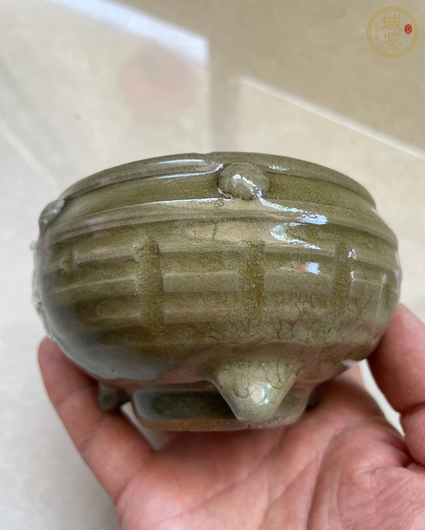 古玩陶瓷龍泉窯八卦紋三足爐殘片真品鑒賞圖