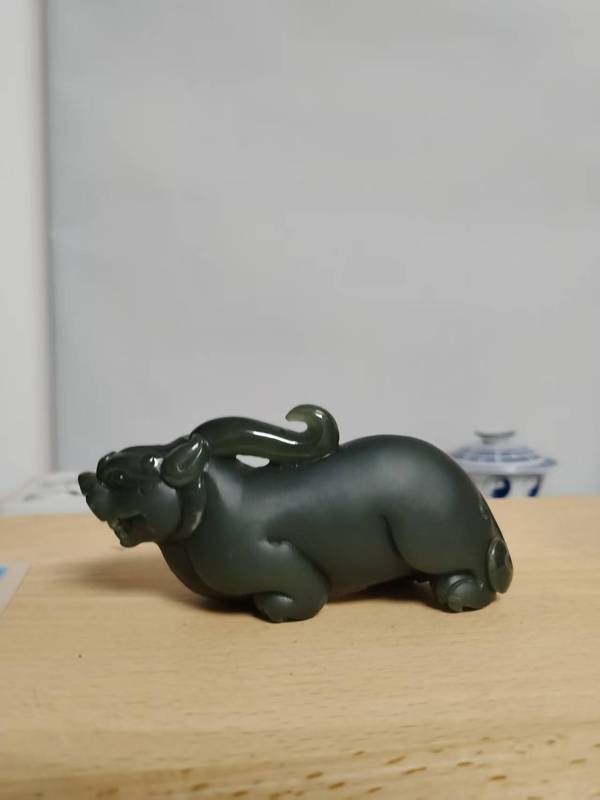 古玩玉器（朋友的）當(dāng)代和田玉雕“貔貅”擺件拍賣(mài)，當(dāng)前價(jià)格3500元
