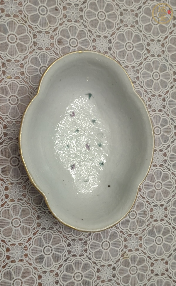 古玩陶瓷粉彩海棠型貢盤真品鑒賞圖
