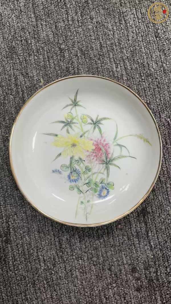 古玩陶瓷清光緒 粉彩花卉紋盤(pán)真品鑒賞圖